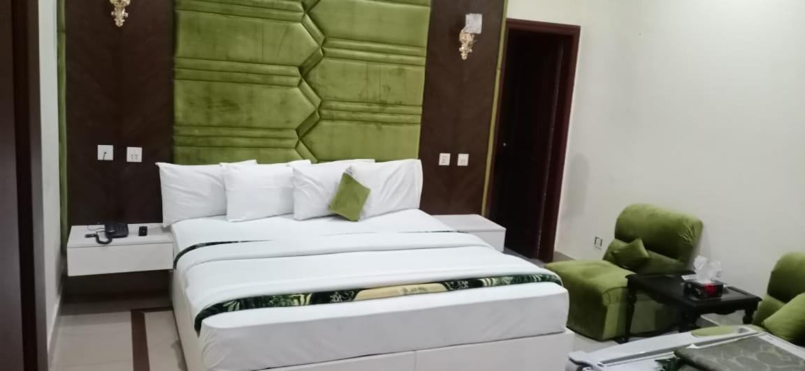 Hotel Pak Continental Multan Exterior photo