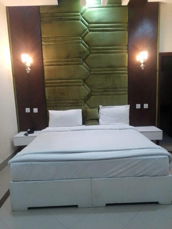 Hotel Pak Continental Multan Exterior photo