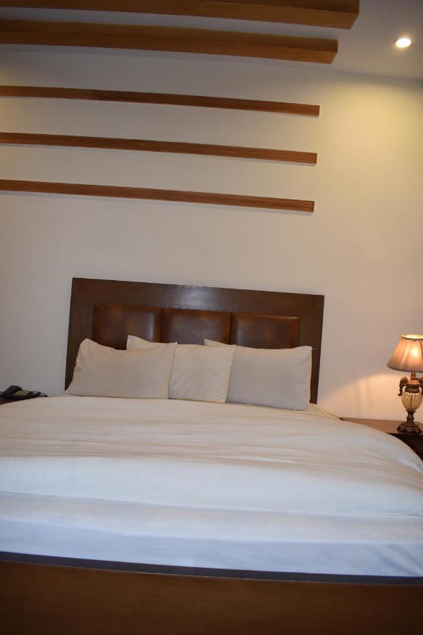 Hotel Pak Continental Multan Exterior photo