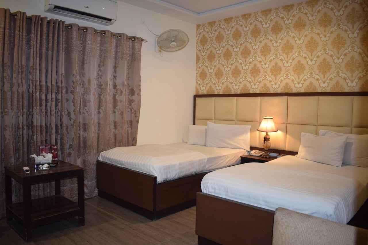 Hotel Pak Continental Multan Exterior photo