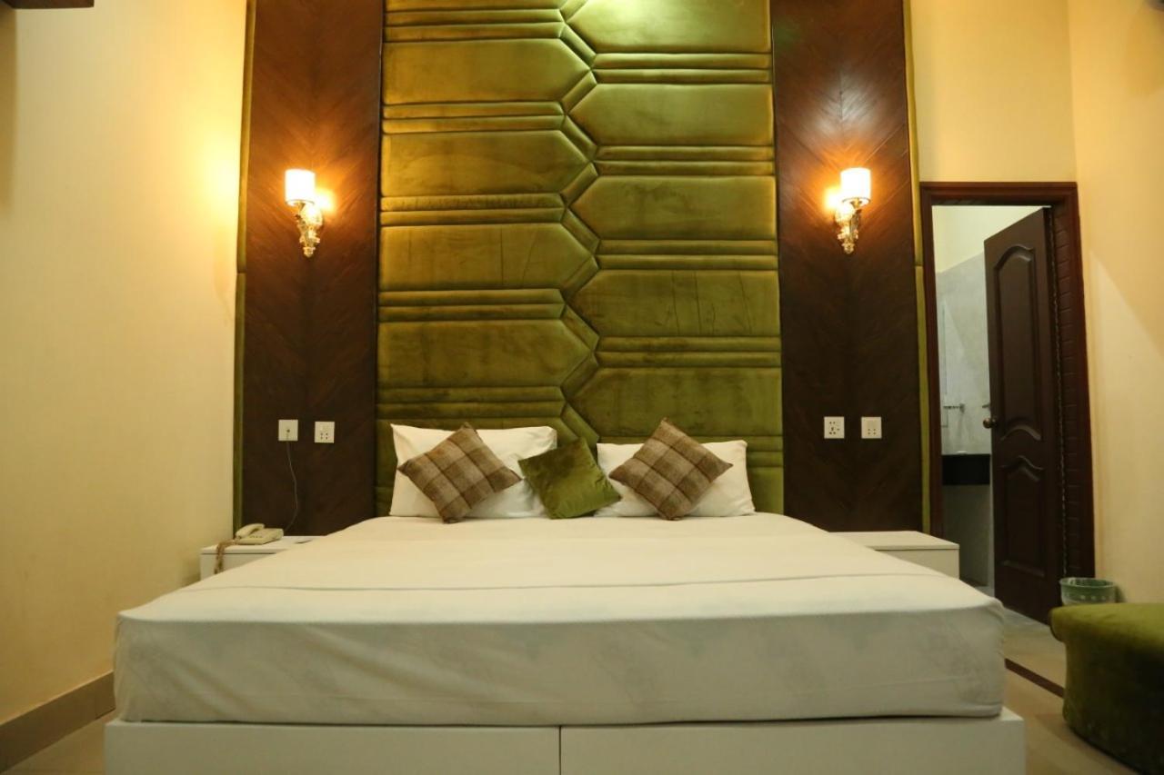 Hotel Pak Continental Multan Exterior photo