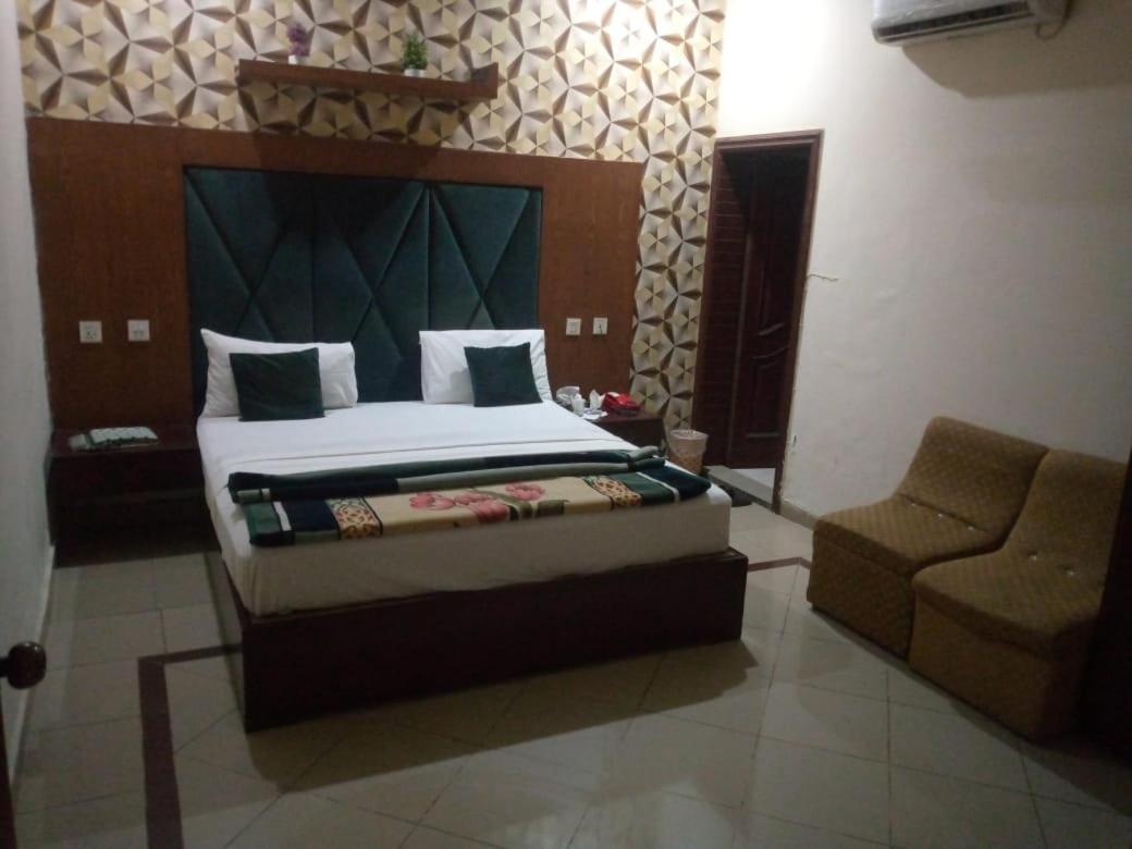 Hotel Pak Continental Multan Exterior photo