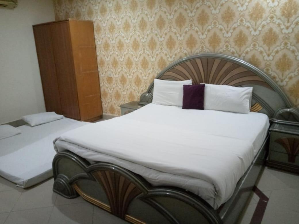 Hotel Pak Continental Multan Exterior photo
