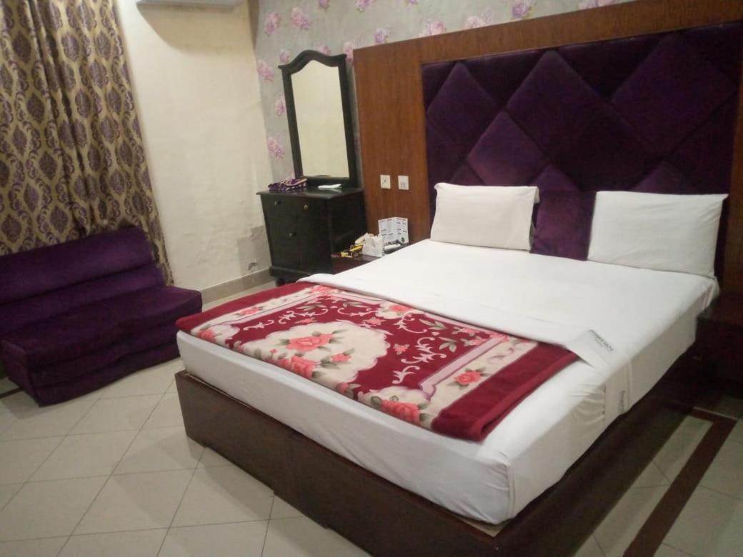 Hotel Pak Continental Multan Exterior photo