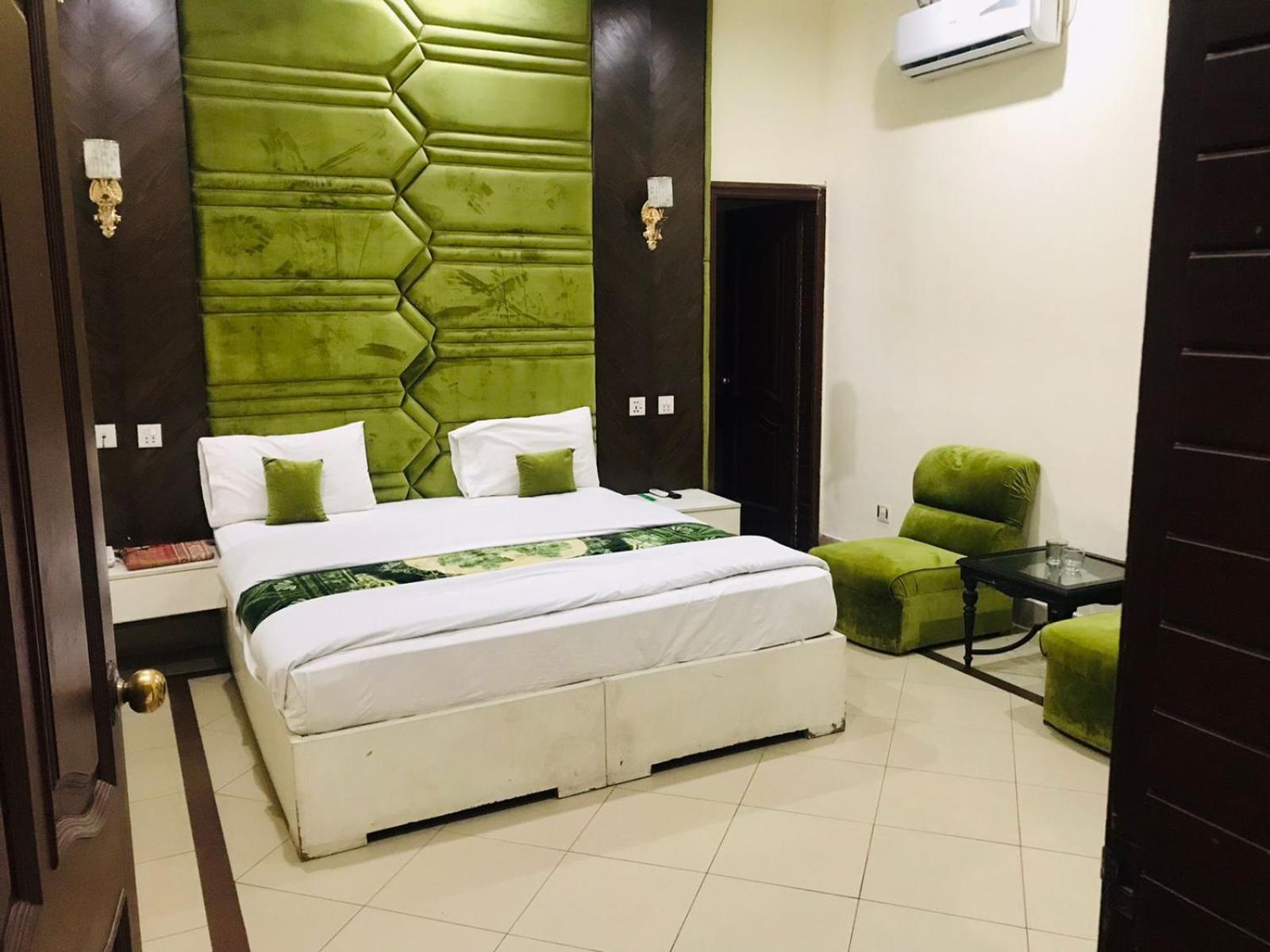 Hotel Pak Continental Multan Exterior photo