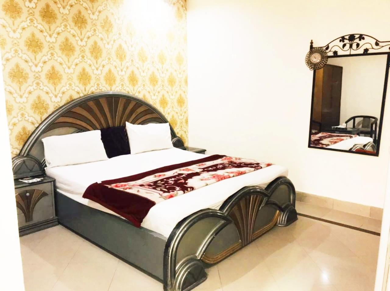 Hotel Pak Continental Multan Exterior photo