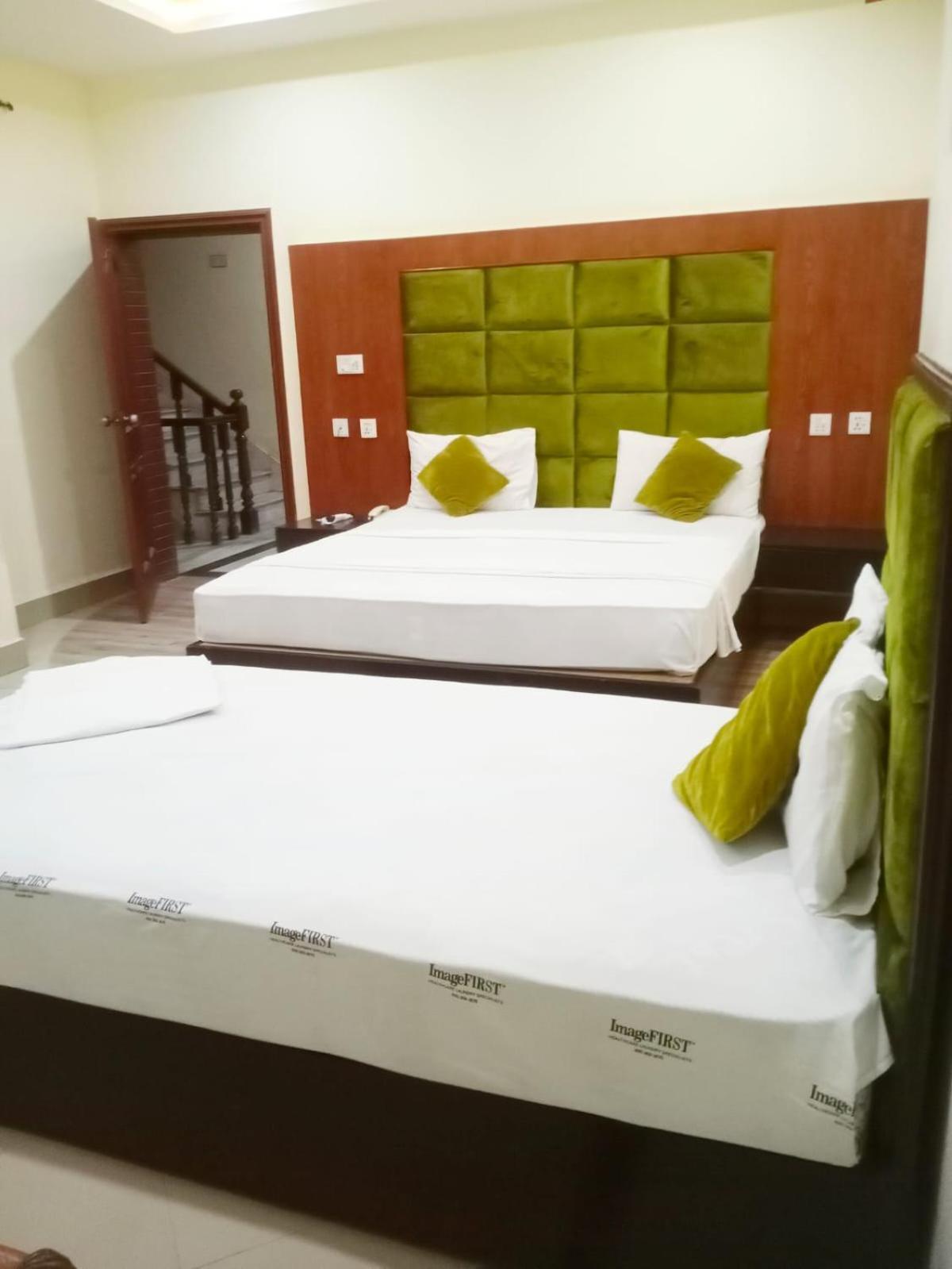 Hotel Pak Continental Multan Exterior photo