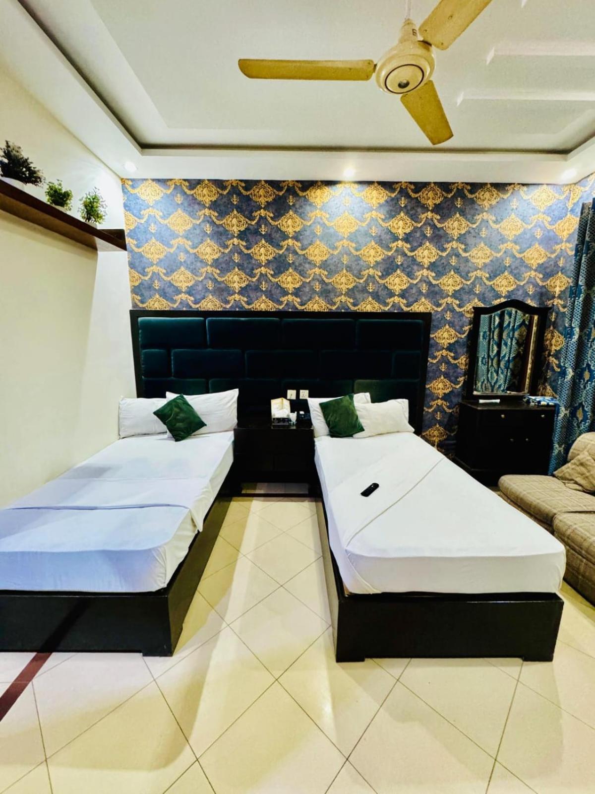 Hotel Pak Continental Multan Exterior photo