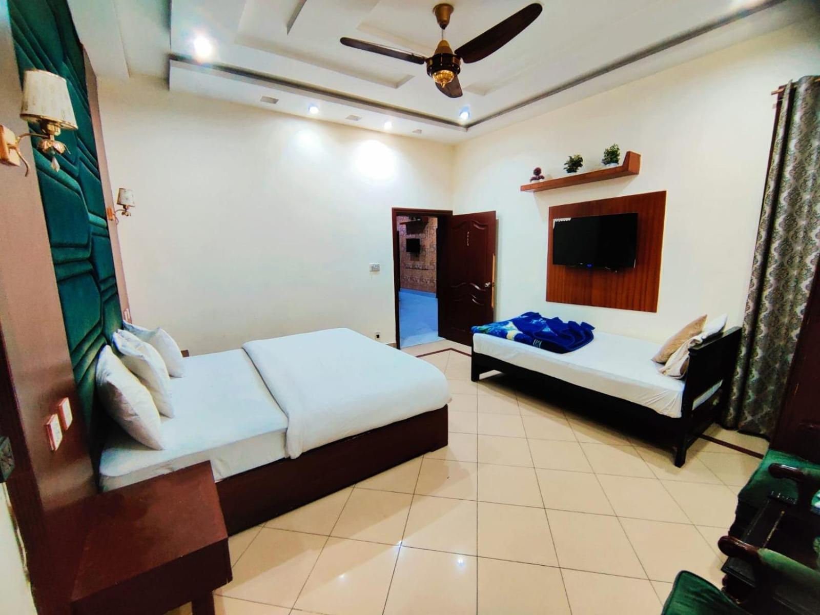Hotel Pak Continental Multan Exterior photo