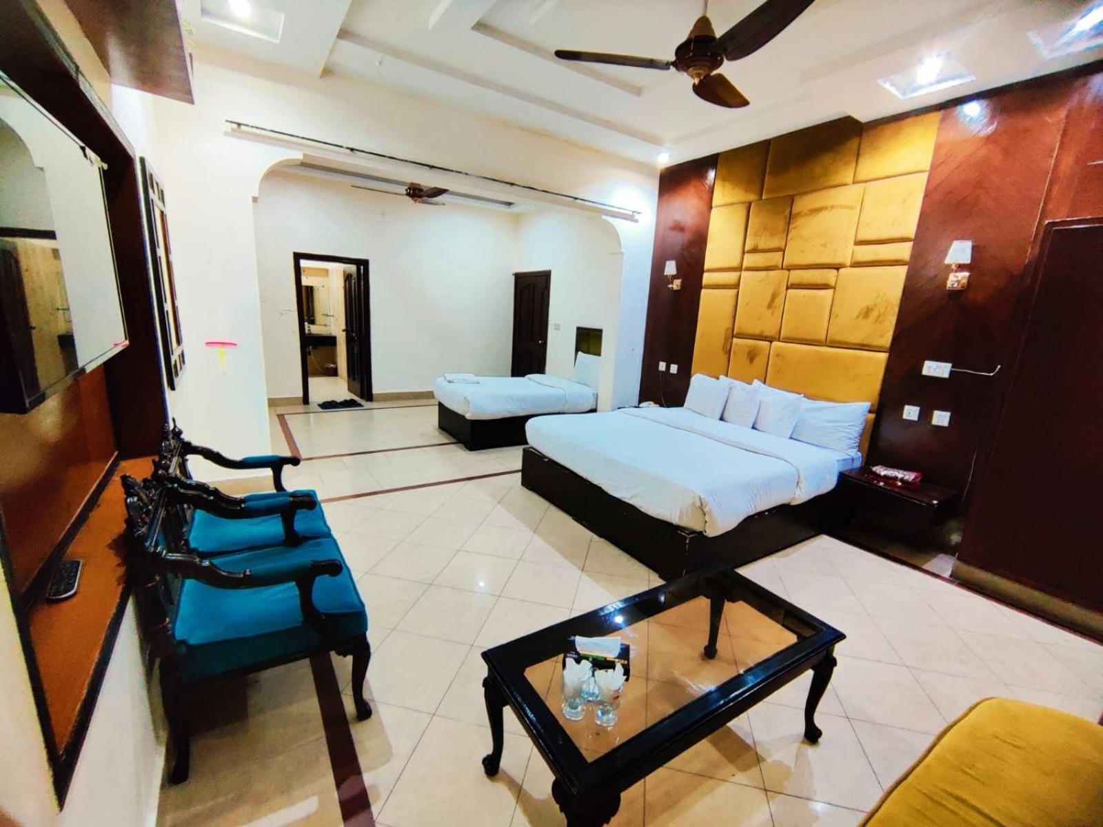Hotel Pak Continental Multan Exterior photo