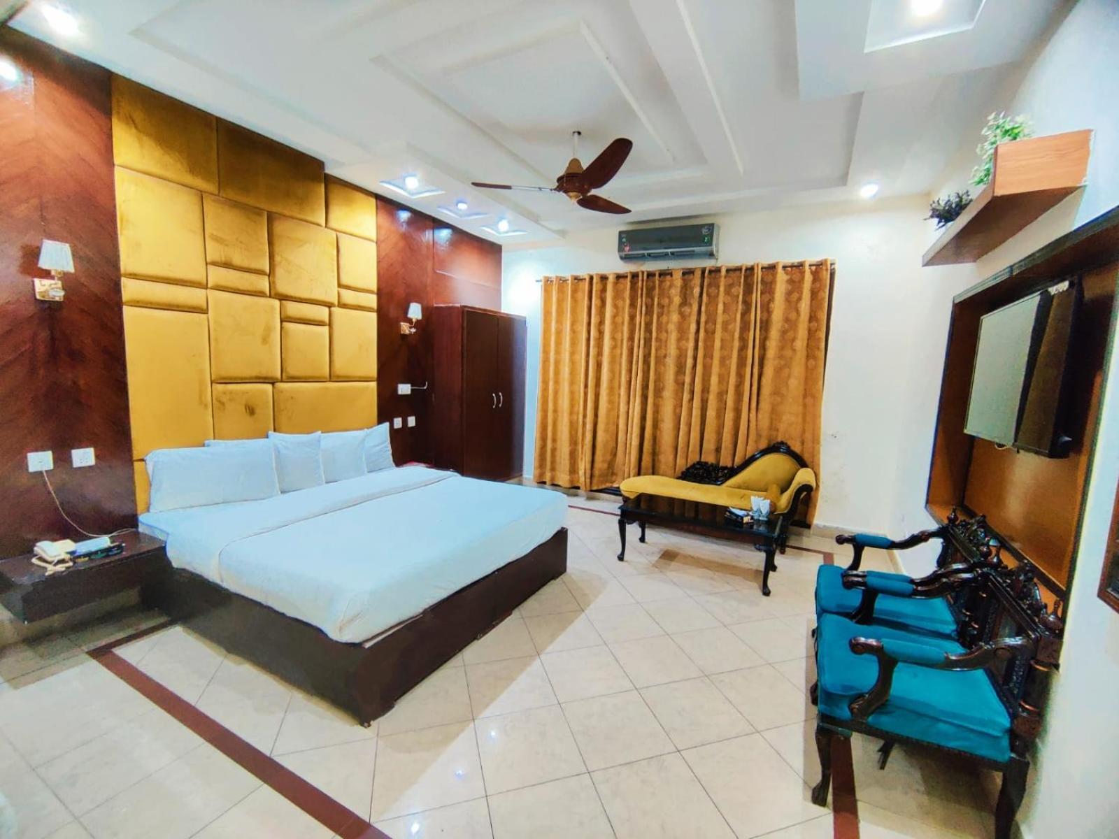 Hotel Pak Continental Multan Exterior photo