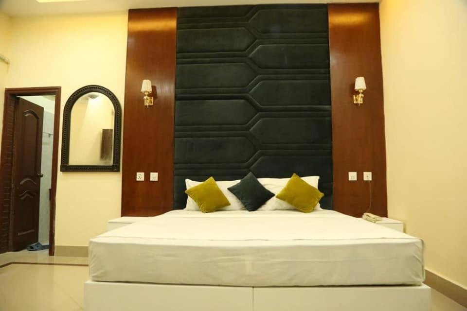 Hotel Pak Continental Multan Exterior photo
