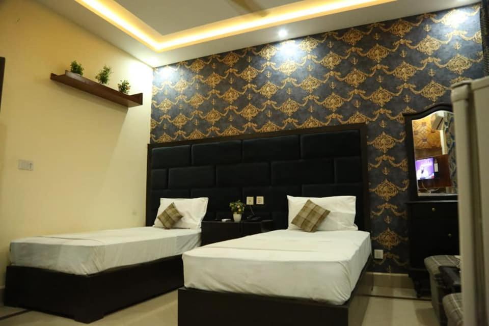 Hotel Pak Continental Multan Exterior photo